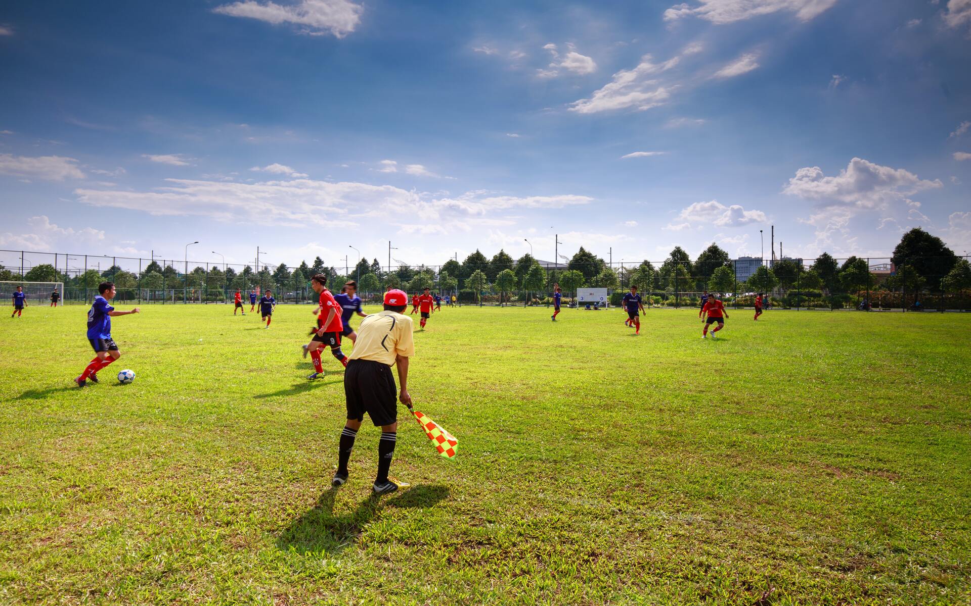 football-team-playing